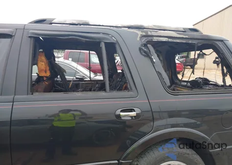 2013 Ford Expedition Limited z USA, uszkodzony, nr VIN 1FMJU2A53DEF32684